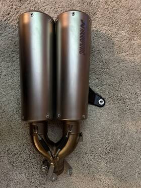 M-hbfg001 Akrapovic 2883519 Exhaust Low Mount Slipon Ftr 1200 2019-2024 Akr-400