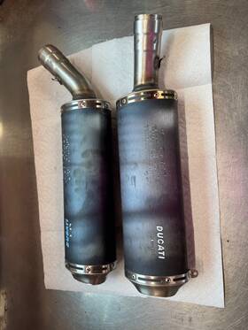 573.1.199.1b Ducati 574.1.196.1b 1098 Oem Both Exhaust Mufflers With Clamps
