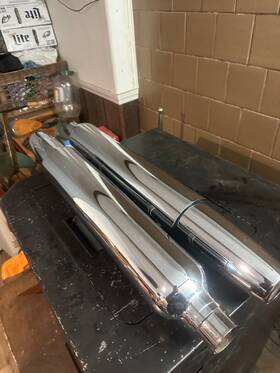 65753-07 Harley-davidson 65751-07 Oem Slip On Ft/rear Mufflers Springer Softail With Shields