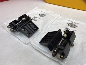 76000436-00 Harley-davidson Genuine 15-23 Road Glide Flht Inner Fairing Media Glove Box Hinges Oem
