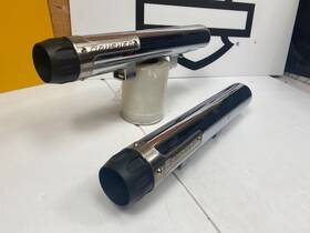 883-1200 Kuryakyn 699617 Crusher Maverick Harley Sportster Slip On Mufflers 14-22 Xl