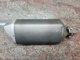 14310-17ka0 Suzuki Oem 17-19 Gsx-r1000 Gsx-r1000r Exhaust Muffler With Protector