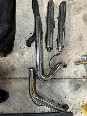 16379 Vance & Hines Chrome And Pcx 3 Inch Round Slash Mufflers With Headers Bracket