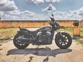 18323 Vance & Hines And Black 3 Inch Twin Slash Slip On Exhaust System For Indian Scout Bobber